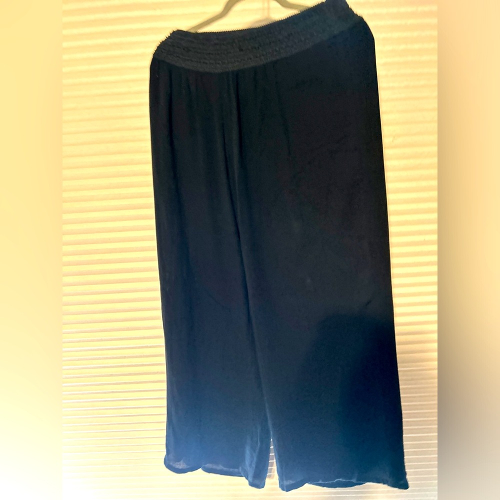Like new Black Lined Widw leg pants medium